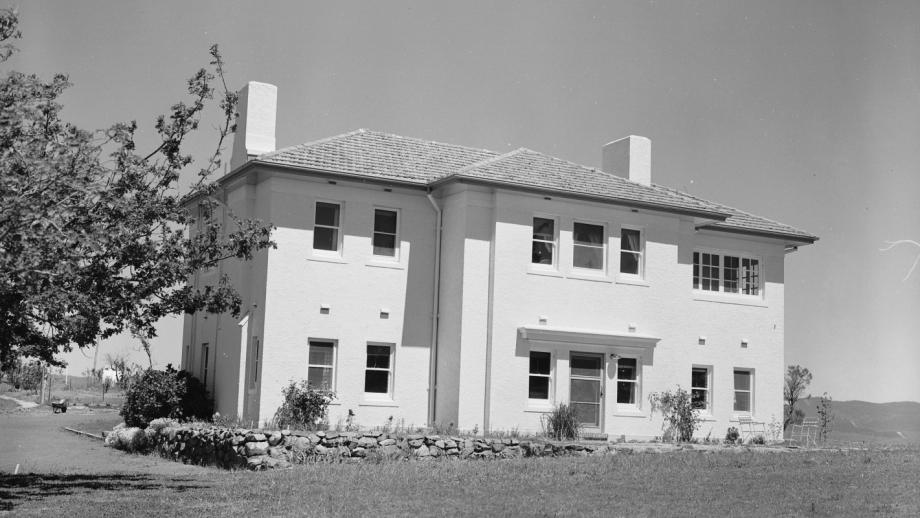 Facade of Director's Residence, 1950s (Mt Stromlo Archives)